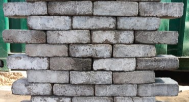 tumbled-grey-white-bricks
